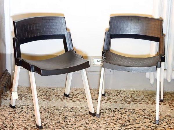 Serie di sei sedie in materiale plastico nero