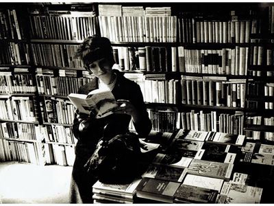 Donna in Libreria 1974