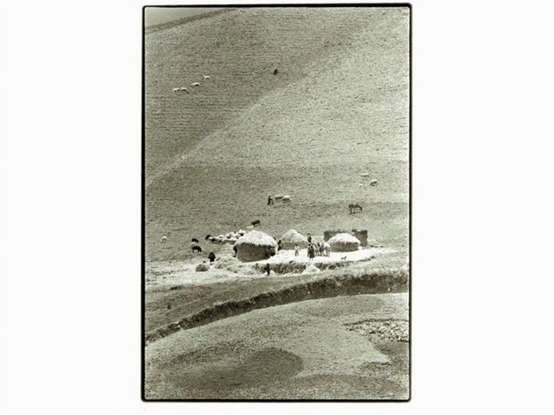 Sebastiao Salgado - Capanne nella Campagna Peruviana 1978