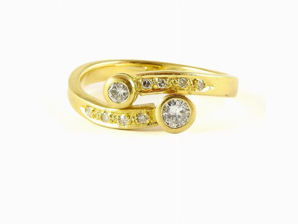 Yellow gold croisè ring with diamonds