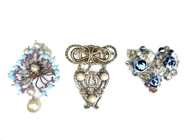 Brooches lot