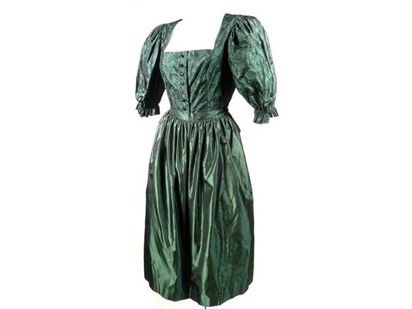 Green taffetta traditional dress