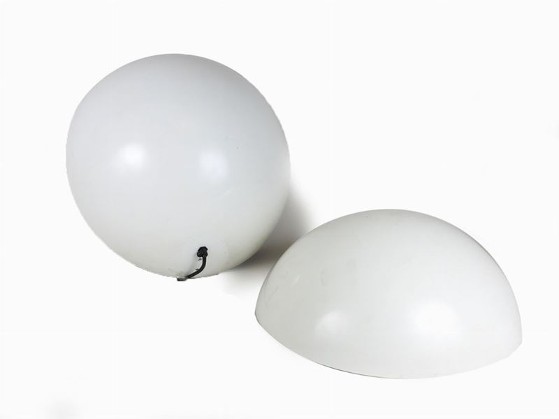Serie di Quattro Appliques in Materiale Plastico Bianco