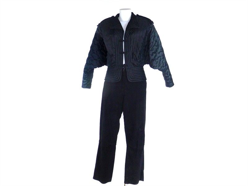 Lotto Composto da un Pantalone, una Giacca e Due Gonne