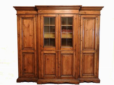 Credenza in Legno Tenero a Tre Corpi