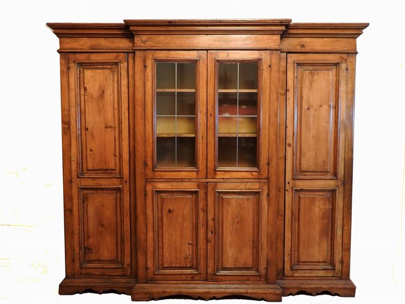 Credenza in Legno Tenero a Tre Corpi