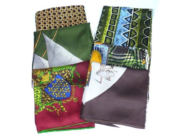 Lotto composto da vari foulard in seta