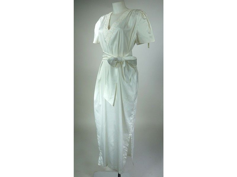 Lotto di Abbigliamento Composto da un Tailleur in Lino a Righe e Tre Copricostume in Cotone