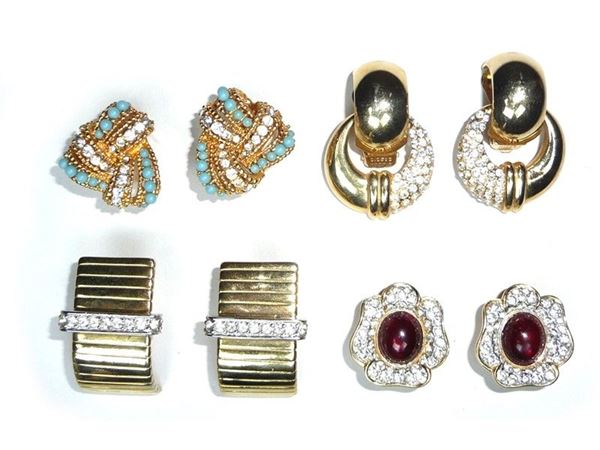 Three bijoux pairs of earrings