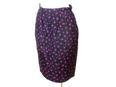 Gonna in Seta Nera con Fiori Fucsia