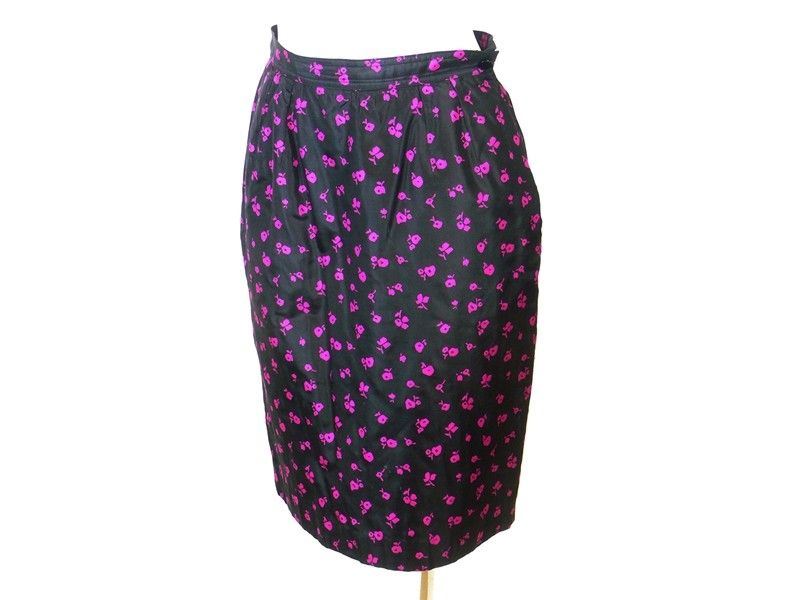 Gonna in Seta Nera con Fiori Fucsia