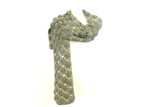 Quattro sciarpe ed un cappellino