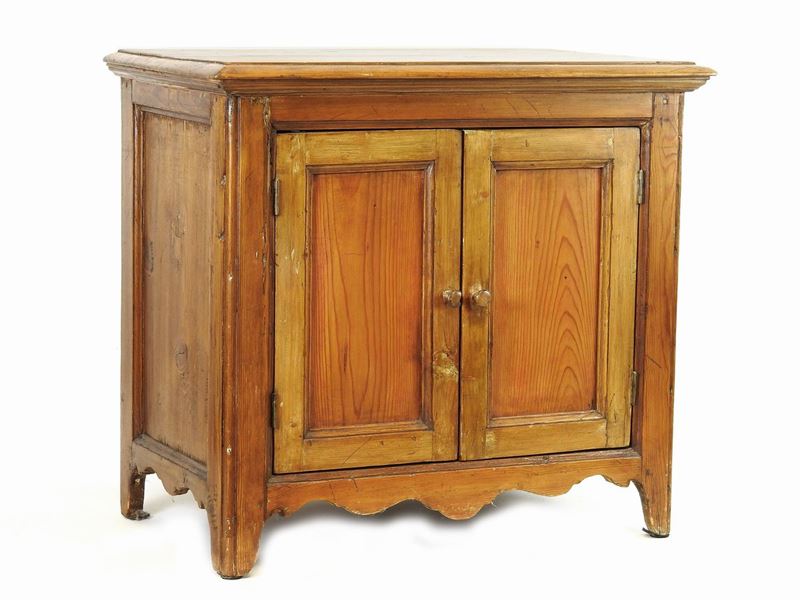 Piccolo Stipo Basso in Legno Tenero
