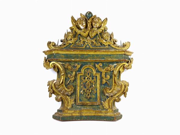 Frammento di tabernacolo in legno intagliato, dorato e laccato nei toni del verde