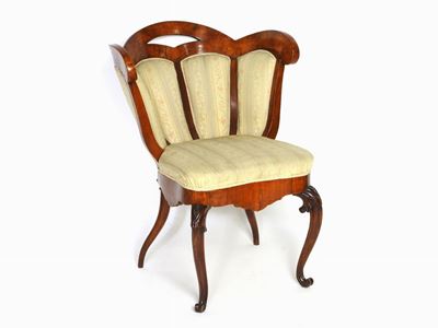 Poltroncina a Pozzetto Impiallacciata in Radica di Noce