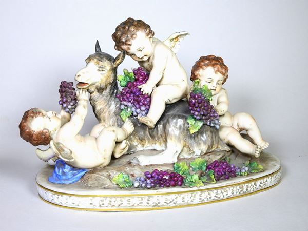 Painted Porcelain Figural Group  (Capodimonte)  - Auction Curiosities from the Home of a Collector - III - Maison Bibelot - Casa d'Aste Firenze - Milano
