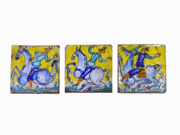 Serie di tre formelle in terracotta policroma  - Asta Curiosità dalla dimora di un collezionista - III - Maison Bibelot - Casa d'Aste Firenze - Milano