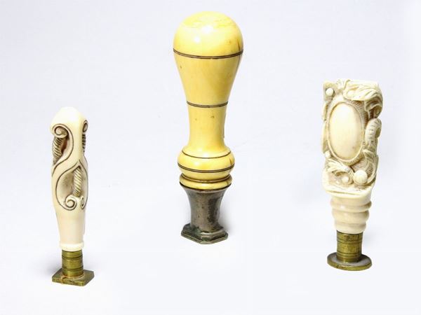 Three Wax Seals  - Auction Curiosities from the Home of a Collector - III - Maison Bibelot - Casa d'Aste Firenze - Milano