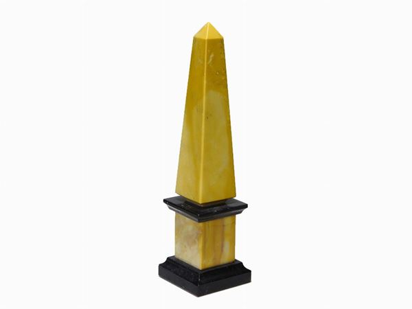 Marble Obelisk  - Auction Curiosities from the Home of a Collector - III - Maison Bibelot - Casa d'Aste Firenze - Milano