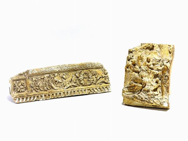 Due frammenti in gesso  - Asta Curiosità dalla dimora di un collezionista - III - Maison Bibelot - Casa d'Aste Firenze - Milano