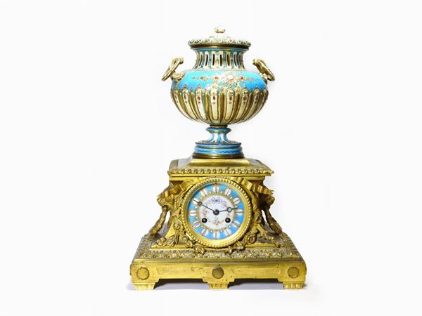 Painted Porcelain and Gilded Bronze Mantel Clock  (mid 19th Century)  - Auction Curiosities from the Home of a Collector - III - Maison Bibelot - Casa d'Aste Firenze - Milano