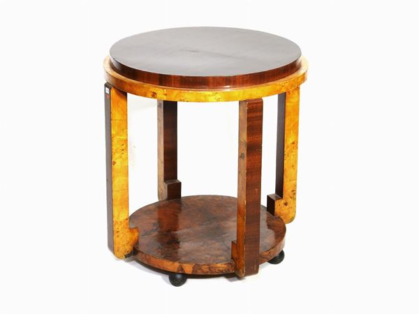 Burr Walnut Veneered Round Table  (first half of 20th Century)  - Auction Antique Furniture and Old Master Paintings from a house in Florence - II - Maison Bibelot - Casa d'Aste Firenze - Milano