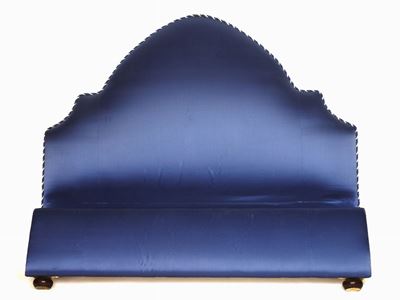 Letto Matrimoniale Imbottito e Rivestito in Raso Azzurro