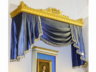 Importante Baldacchino in Legno Intagliato e Dorato