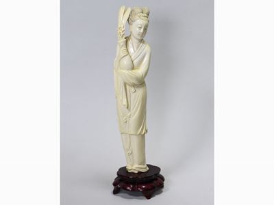 Figura in Avorio Scolpito