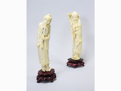 Coppia di Figure in Avorio Scolpito