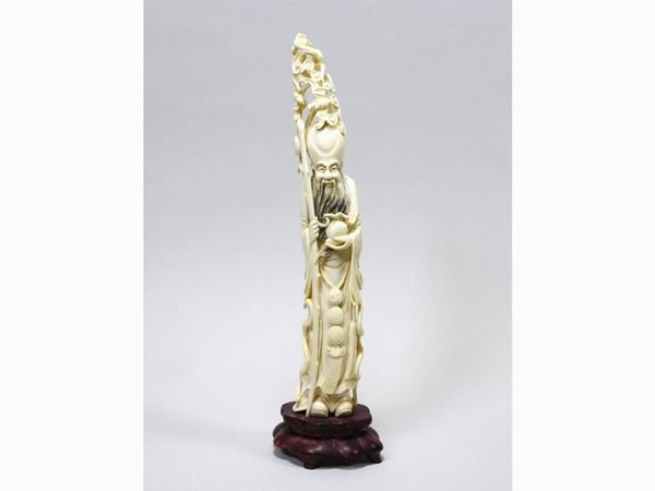 Carved Ivory Figure  (China, second half of 19th Century)  - Auction Antique Furniture and Old Master Paintings from a house in Florence - II - Maison Bibelot - Casa d'Aste Firenze - Milano