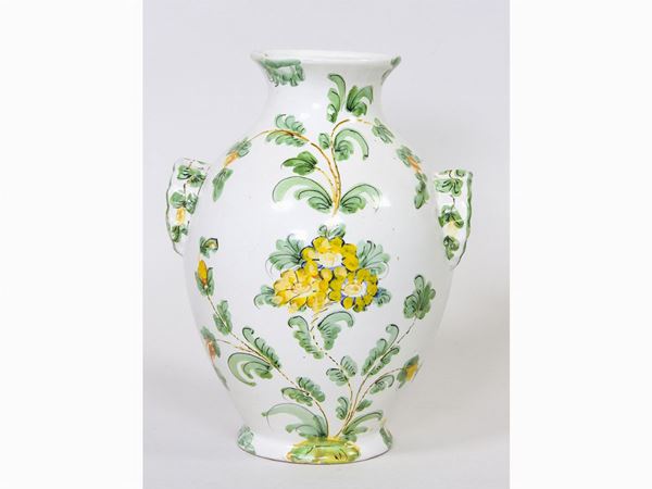 Painted Maiolica Jar  (Cerreto Sannita Manufacture, late 19th Century)  - Auction Antique Furniture and Old Master Paintings from a house in Florence - II - Maison Bibelot - Casa d'Aste Firenze - Milano