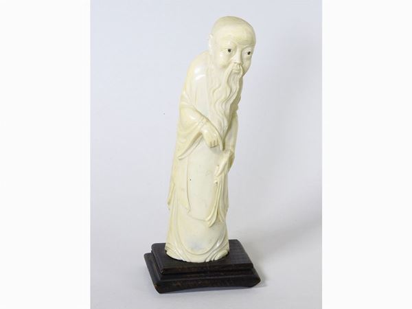 Carved Ivory Figure  (early 20th Century)  - Auction Antique Furniture and Old Master Paintings from a house in Florence - II - Maison Bibelot - Casa d'Aste Firenze - Milano