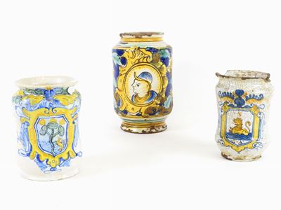Tre Albarelli in Maiolica Policroma