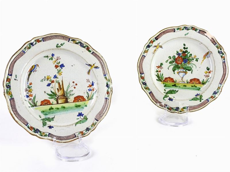 Due Piatti in Maiolica Policroma