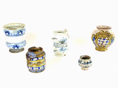 Lotto di Albarelli e Pillolieri in Maiolica