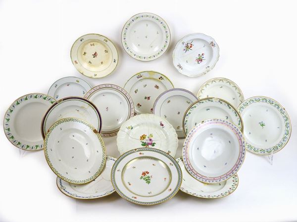 Porcelain Plates  - Auction Antique Furniture and Old Master Paintings from a house in Florence - II - Maison Bibelot - Casa d'Aste Firenze - Milano