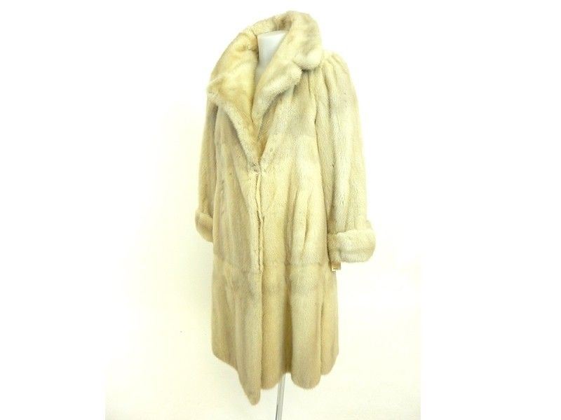 Lungo Cappotto in Visone Bianco