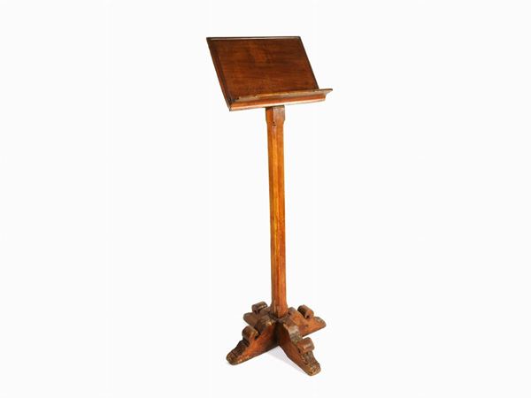 Walnut Floor Bookstand  - Auction Antique Furniture and Old Master Paintings from a house in Florence - II - Maison Bibelot - Casa d'Aste Firenze - Milano
