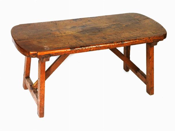 Walnut Low Table  - Auction Antique Furniture and Old Master Paintings from a house in Florence - II - Maison Bibelot - Casa d'Aste Firenze - Milano