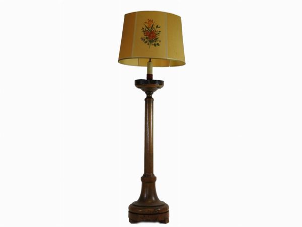 Walnut Floor Lamp  - Auction Antique Furniture and Old Master Paintings from a house in Florence - II - Maison Bibelot - Casa d'Aste Firenze - Milano