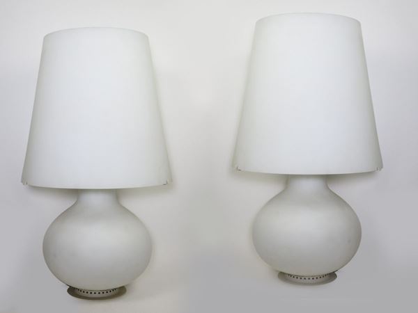 Coppia di lampade da tavolo 'Fontana Grande' in vetro satinato