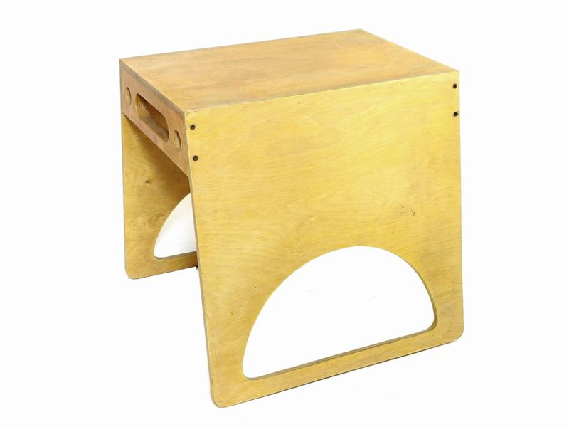 Serie di Dodici Sgabelli in Legno