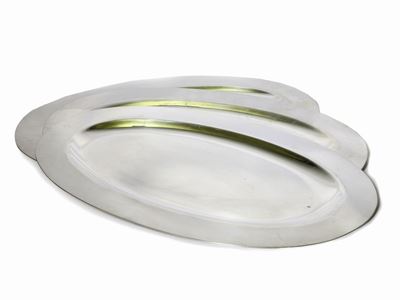 Serie di Tre Vassoi in Metallo Argentato
