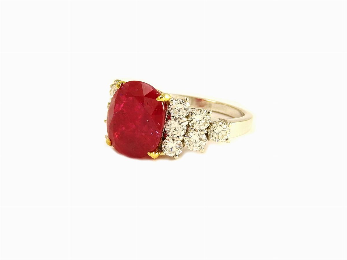 Anello in Oro Bianco, Diamanti e Rubino