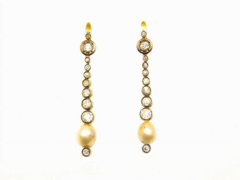 Orecchini Pendenti in Oro Giallo e Argento, Diamanti e Perle Naturali