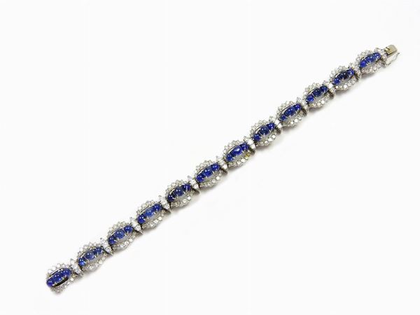 White gold bracelet set with diamonds and sapphires