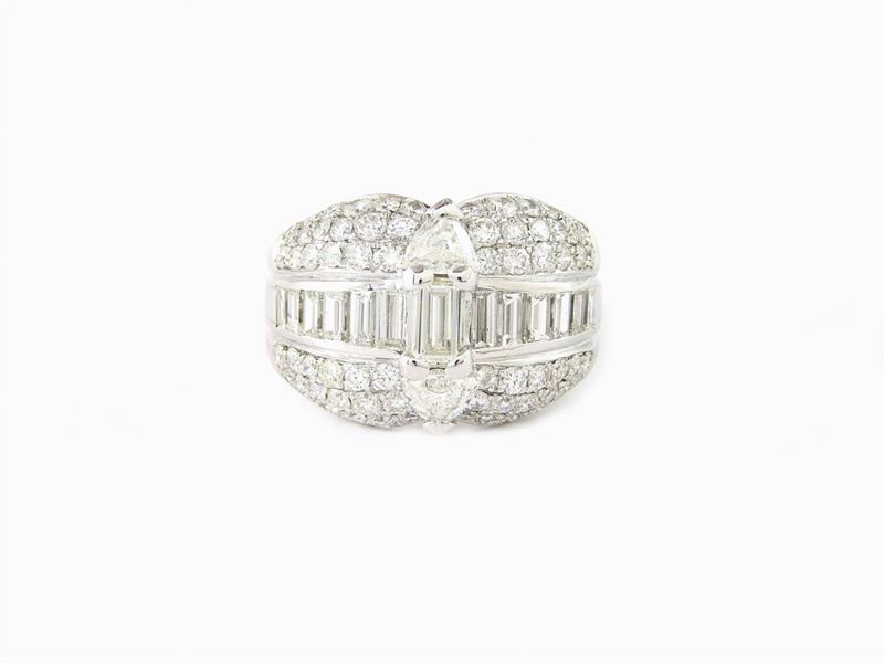 Anello a Fascia in Oro Bianco e Diamanti
