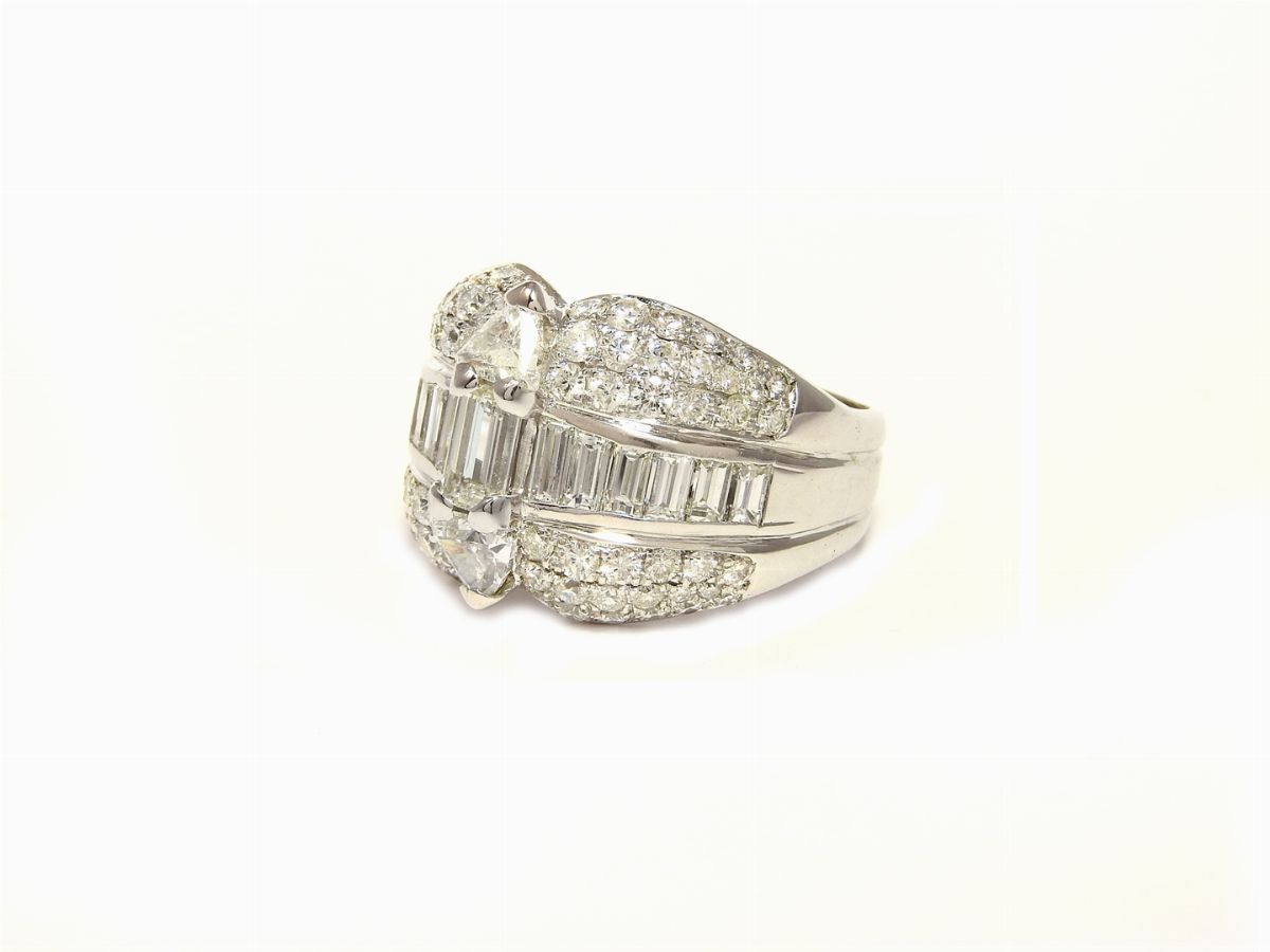Anello a Fascia in Oro Bianco e Diamanti
