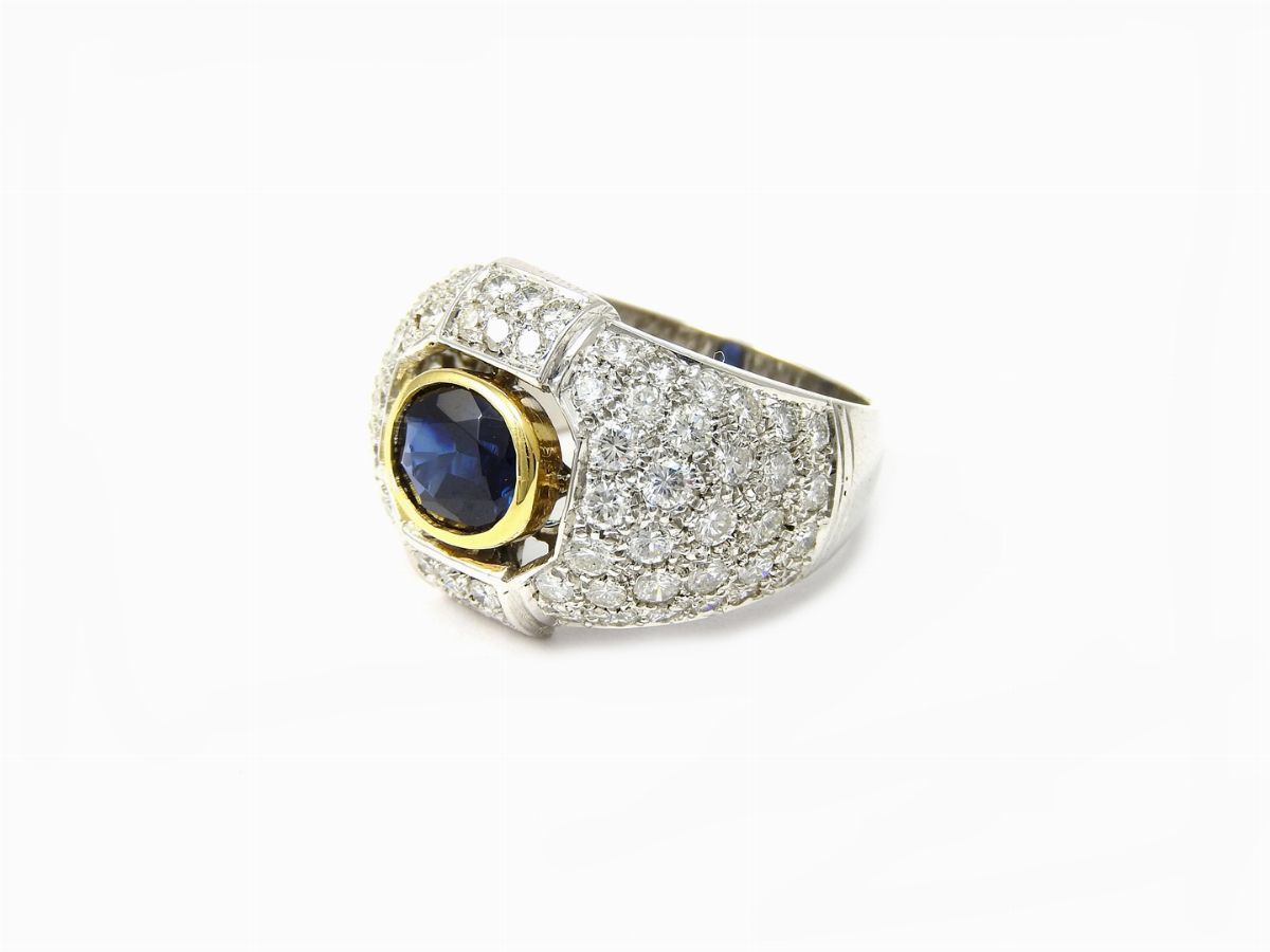 Anello in Oro Bianco, Diamanti e Zaffiro